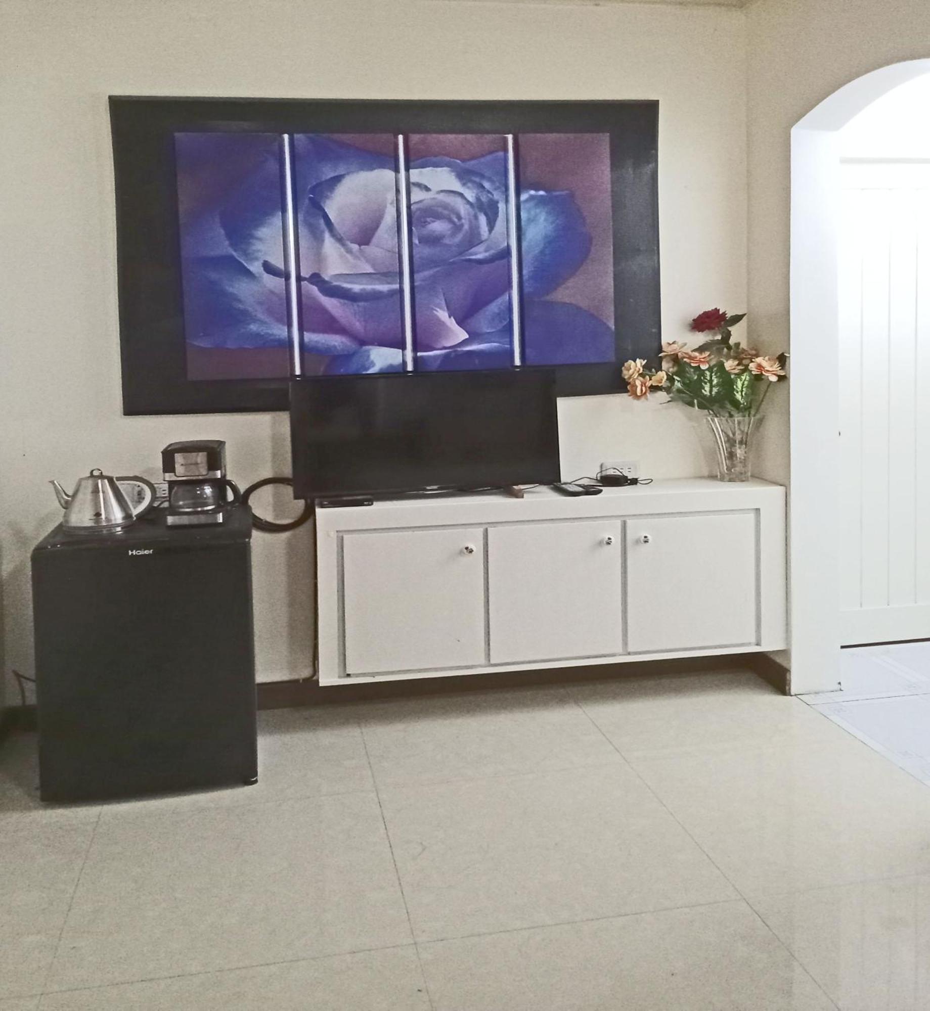 Leizel'S Bed & Breakfast Palompon Εξωτερικό φωτογραφία